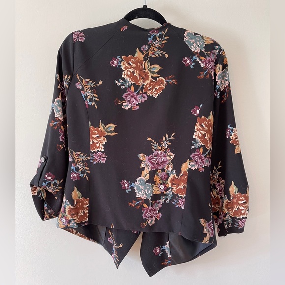Short Floral Blazer - Picture 2 of 3